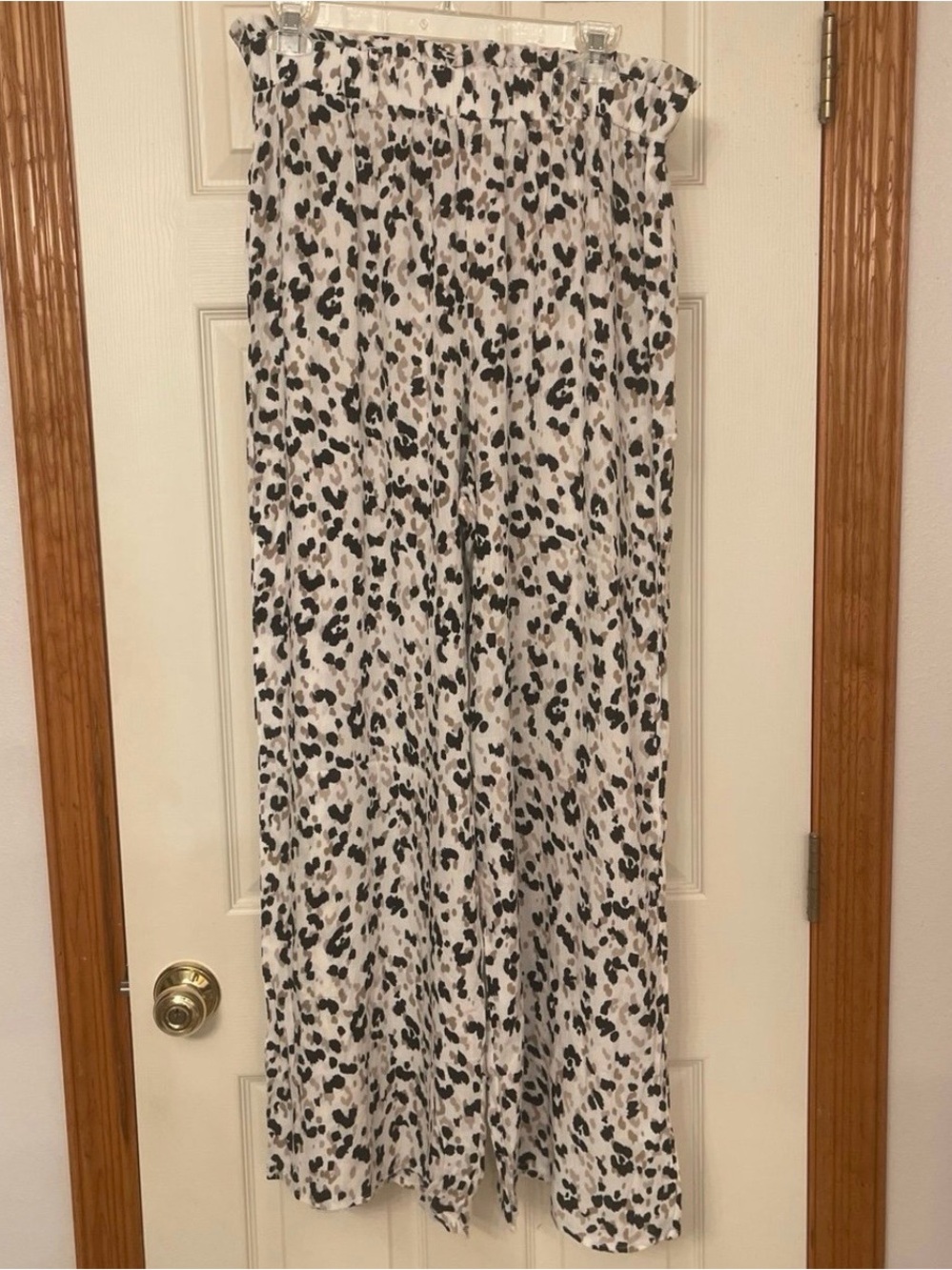 Francesca’s Large Animal print pants Wide legs  Elastic waistband NWT